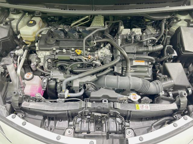 アクア Ｚ　モデリスタエアロ　純正１０．５型ナビ　全周囲カメラ　禁煙車　衝突軽減装置　レーダークルーズ　デジタルインナーミラー　ブライドスポットモニター　ハーフレザー　パワーシート　ＬＥＤヘッド／フォグ（18枚目）