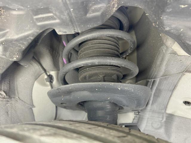アクア Ｚ　モデリスタエアロ　純正１０．５型ナビ　全周囲カメラ　禁煙車　衝突軽減装置　レーダークルーズ　デジタルインナーミラー　ブライドスポットモニター　ハーフレザー　パワーシート　ＬＥＤヘッド／フォグ（20枚目）