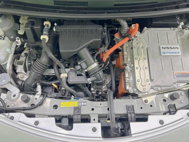 ノート ｅ－パワー　Ｘ　純正ナビ　バックカメラ　衝突被害軽減　禁煙車　コーナーセンサー　スマートキー　車線逸脱警報　オートライト　オートエアコン　純正１５インチアルミ　Ｂｌｕｅｔｏｏｔｈ　ＣＤ　フルセグ（18枚目）