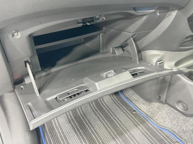 ノート ｅ－パワー　Ｘ　純正ナビ　バックカメラ　衝突被害軽減　禁煙車　コーナーセンサー　スマートキー　車線逸脱警報　オートライト　オートエアコン　純正１５インチアルミ　Ｂｌｕｅｔｏｏｔｈ　ＣＤ　フルセグ（42枚目）
