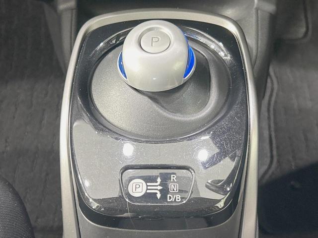 ノート ｅ－パワー　Ｘ　禁煙車　衝突軽減装置　車線逸脱警報　踏み間違い防止装置　ハイビームアシスト　スマートキー　ＥＴＣ　フロント／バックソナー　純正１５インチアルミ　電動格納ミラー　バニティミラー　盗難防止システム（24枚目）