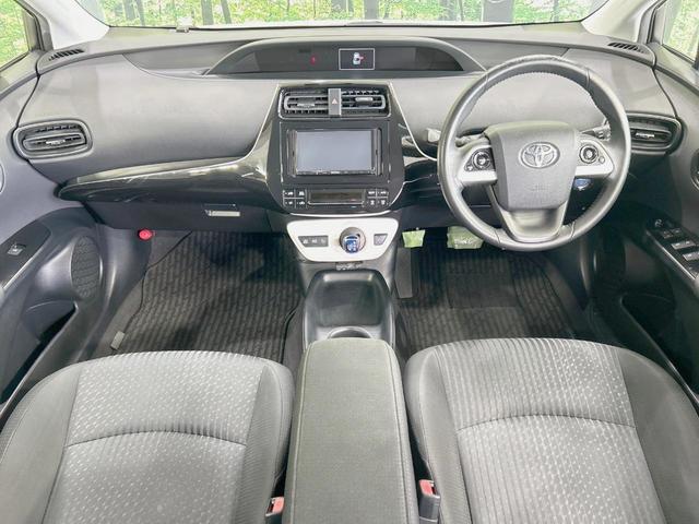 プリウス Ｓ　ＳＤナビ　バックカメラ　禁煙車　ＬＥＤヘッド　ＥＴＣ　スマートキー　オートライト／エアコン　フルエアロ　純正１５インチアルミ　サイド／カーテンエアバック　横滑り防止装置　盗難防止システム（2枚目）