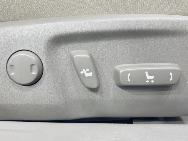マークＸ ２５０Ｇ　リラックスセレクション　禁煙車　ＳＤナビ　バックカメラ　ＨＩＤヘッド　パワーシート　オートライト／エアコン　Ｂｌｕｅｔｏｏｔｈ再生　ＥＴＣ　スマートキー　サイド／カーテン／ニーエアバック　純正１６インチアルミ　革巻きハンドル（6枚目）