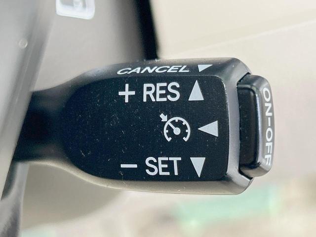 クラウン ロイヤルサルーン　純正８型ナビ　バックカメラ　禁煙車　クルーズコントロール　ＨＩＤヘッド　フルセグ　ＥＴＣ　パワーシート　フロントフォグランプ　スマートキー　木目調革巻きハンドル　サイド／カーテン／ニーエアバック（5枚目）