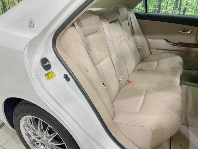 クラウン ロイヤルサルーン　純正８型ナビ　バックカメラ　禁煙車　クルーズコントロール　ＨＩＤヘッド　フルセグ　ＥＴＣ　パワーシート　フロントフォグランプ　スマートキー　木目調革巻きハンドル　サイド／カーテン／ニーエアバック（9枚目）