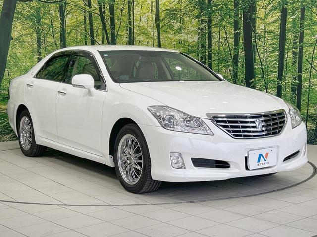 クラウン ロイヤルサルーン　純正８型ナビ　バックカメラ　禁煙車　クルーズコントロール　ＨＩＤヘッド　フルセグ　ＥＴＣ　パワーシート　フロントフォグランプ　スマートキー　木目調革巻きハンドル　サイド／カーテン／ニーエアバック（16枚目）