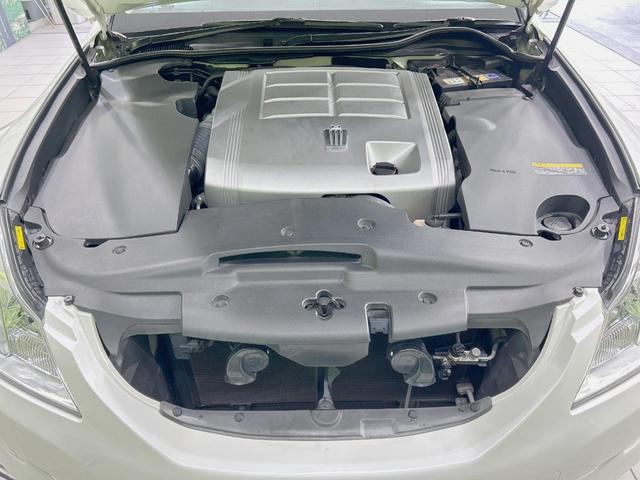 クラウン ロイヤルサルーン　純正８型ナビ　バックカメラ　禁煙車　クルーズコントロール　ＨＩＤヘッド　フルセグ　ＥＴＣ　パワーシート　フロントフォグランプ　スマートキー　木目調革巻きハンドル　サイド／カーテン／ニーエアバック（18枚目）
