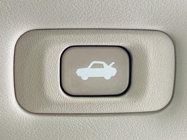 クラウン ロイヤルサルーン　純正８型ナビ　バックカメラ　禁煙車　クルーズコントロール　ＨＩＤヘッド　フルセグ　ＥＴＣ　パワーシート　フロントフォグランプ　スマートキー　木目調革巻きハンドル　サイド／カーテン／ニーエアバック（28枚目）