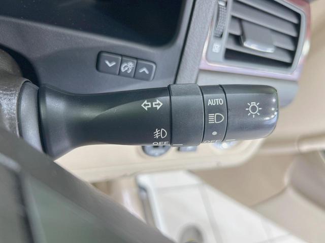 クラウン ロイヤルサルーン　純正８型ナビ　バックカメラ　禁煙車　クルーズコントロール　ＨＩＤヘッド　フルセグ　ＥＴＣ　パワーシート　フロントフォグランプ　スマートキー　木目調革巻きハンドル　サイド／カーテン／ニーエアバック（40枚目）