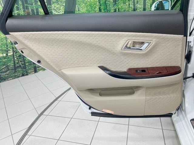 クラウン ロイヤルサルーン　純正８型ナビ　バックカメラ　禁煙車　クルーズコントロール　ＨＩＤヘッド　フルセグ　ＥＴＣ　パワーシート　フロントフォグランプ　スマートキー　木目調革巻きハンドル　サイド／カーテン／ニーエアバック（55枚目）