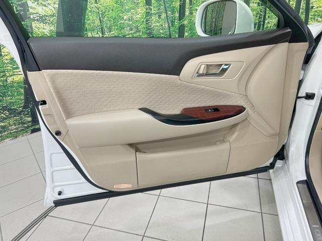 クラウン ロイヤルサルーン　純正８型ナビ　バックカメラ　禁煙車　クルーズコントロール　ＨＩＤヘッド　フルセグ　ＥＴＣ　パワーシート　フロントフォグランプ　スマートキー　木目調革巻きハンドル　サイド／カーテン／ニーエアバック（56枚目）