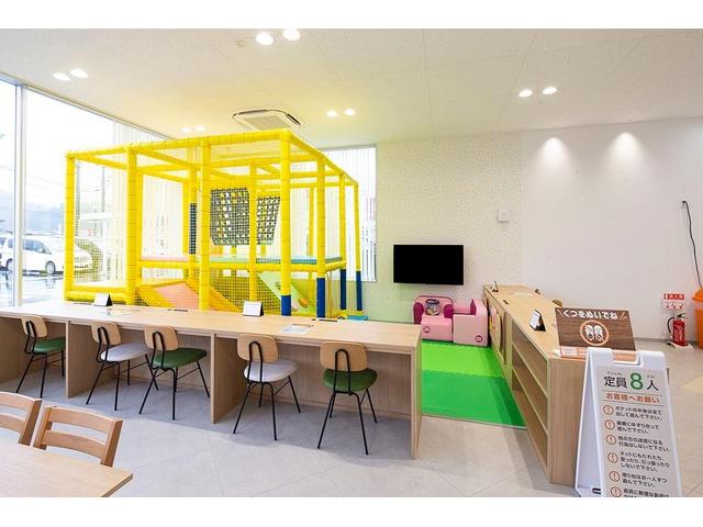 クラウン ロイヤルサルーン　純正８型ナビ　バックカメラ　禁煙車　クルーズコントロール　ＨＩＤヘッド　フルセグ　ＥＴＣ　パワーシート　フロントフォグランプ　スマートキー　木目調革巻きハンドル　サイド／カーテン／ニーエアバック（78枚目）