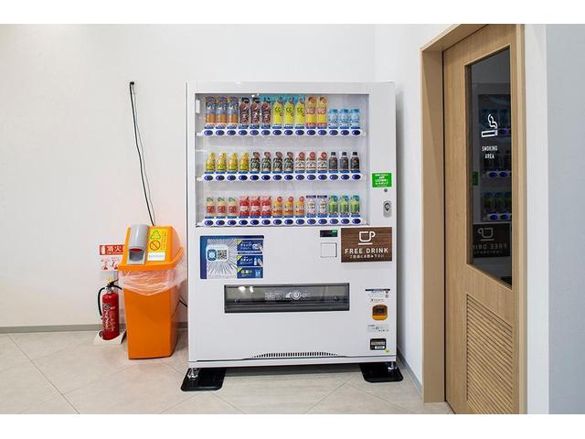 クラウン ロイヤルサルーン　純正８型ナビ　バックカメラ　禁煙車　クルーズコントロール　ＨＩＤヘッド　フルセグ　ＥＴＣ　パワーシート　フロントフォグランプ　スマートキー　木目調革巻きハンドル　サイド／カーテン／ニーエアバック（80枚目）