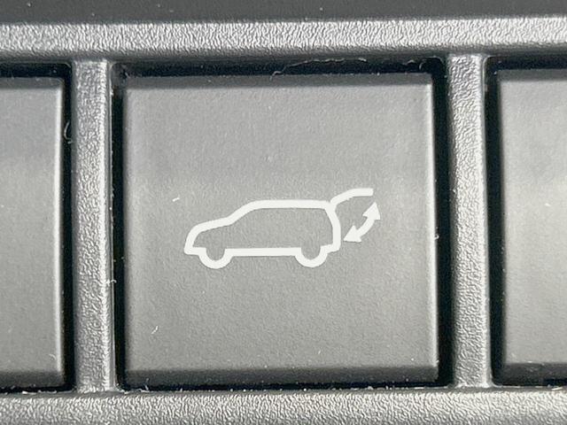 プリウス Ｚ　純正１２．３型ナビ　全周囲カメラ　禁煙車　セーフティセンス　レーダークルーズ　ブラインドスポットモニター　パワーシート　シートベンチレーション　合皮シート　ステアリングヒーター　ＬＥＤヘッド　ＥＴＣ（6枚目）