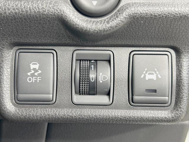 ノート Ｘ　純正ナビ　全周囲カメラ　衝突軽減　禁煙車　コーナーセンサー　スマートキー　ＥＴＣ　車線逸脱警報　オートライト／エアコン　Ｂｌｕｅｔｏｏｔｈ　ＤＶＤ／ＣＤ再生　フルセグ　アイドリングストップ（31枚目）