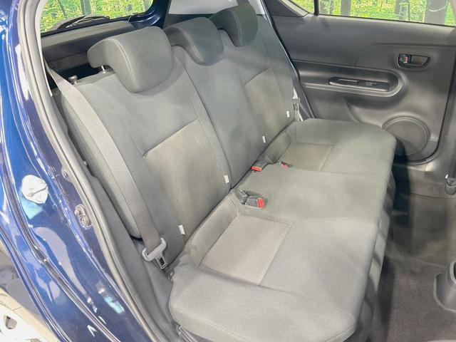 アクア Sスタイルブラック 純正ナビ バックカメラ 禁煙車 衝突軽減装置 ドラレコ フルセグ Bluetooth再生 ETC スマートキー 車線逸脱警報 オートマチックハイビーム オートエアコン/ライト 盗難防止システム(9枚目)