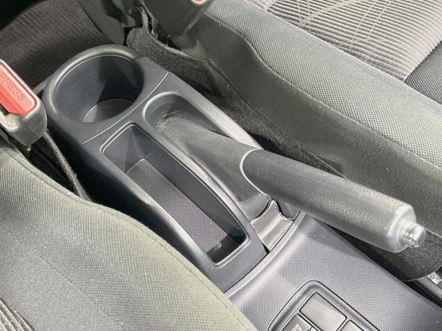 アクア Sスタイルブラック 純正ナビ バックカメラ 禁煙車 衝突軽減装置 ドラレコ フルセグ Bluetooth再生 ETC スマートキー 車線逸脱警報 オートマチックハイビーム オートエアコン/ライト 盗難防止システム(38枚目)