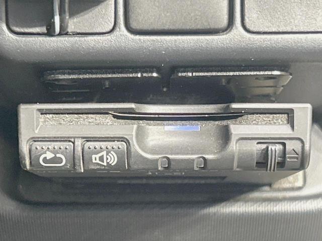 アクア S 純正ナビ バックカメラ 禁煙車 ETC スマートキー フルセグ Bluetooth再生 オートエアコン/ライト 盗難防止システム 横滑り防止装置 CD/DVD再生 プライバシーガラス(5枚目)