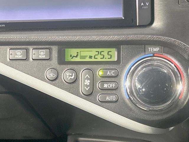 アクア S 純正ナビ バックカメラ 禁煙車 ETC スマートキー フルセグ Bluetooth再生 オートエアコン/ライト 盗難防止システム 横滑り防止装置 CD/DVD再生 プライバシーガラス(7枚目)