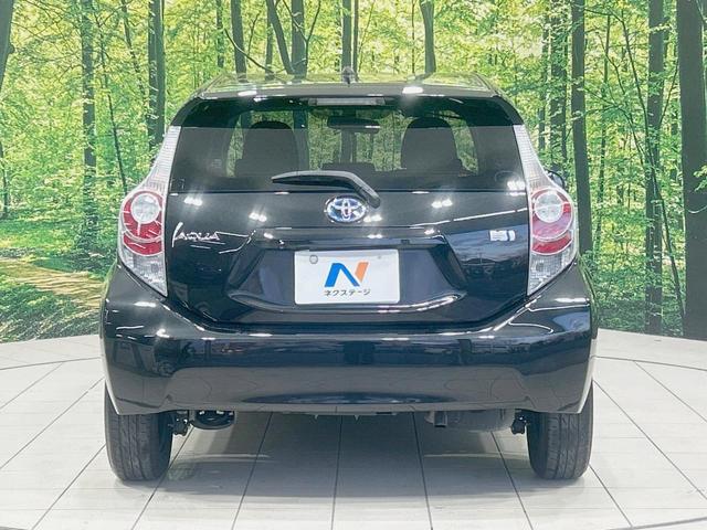 アクア S 純正ナビ バックカメラ 禁煙車 ETC スマートキー フルセグ Bluetooth再生 オートエアコン/ライト 盗難防止システム 横滑り防止装置 CD/DVD再生 プライバシーガラス(15枚目)