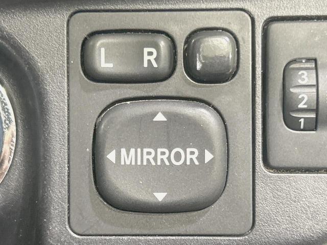 アクア S 純正ナビ バックカメラ 禁煙車 ETC スマートキー フルセグ Bluetooth再生 オートエアコン/ライト 盗難防止システム 横滑り防止装置 CD/DVD再生 プライバシーガラス(29枚目)