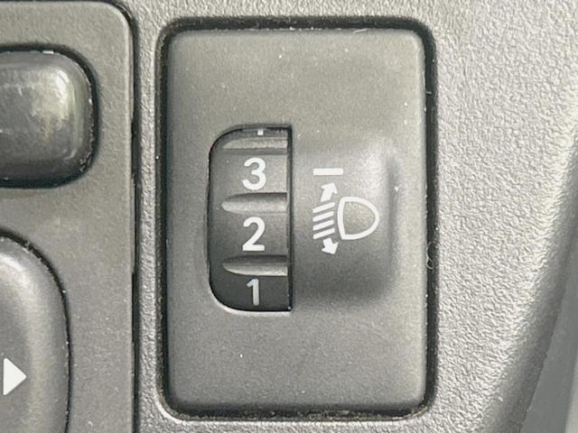 アクア S 純正ナビ バックカメラ 禁煙車 ETC スマートキー フルセグ Bluetooth再生 オートエアコン/ライト 盗難防止システム 横滑り防止装置 CD/DVD再生 プライバシーガラス(30枚目)