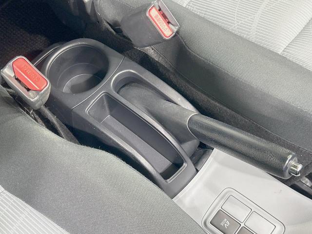 アクア S 純正ナビ バックカメラ 禁煙車 ETC スマートキー フルセグ Bluetooth再生 オートエアコン/ライト 盗難防止システム 横滑り防止装置 CD/DVD再生 プライバシーガラス(33枚目)