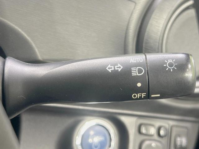 アクア S 純正ナビ バックカメラ 禁煙車 ETC スマートキー フルセグ Bluetooth再生 オートエアコン/ライト 盗難防止システム 横滑り防止装置 CD/DVD再生 プライバシーガラス(35枚目)