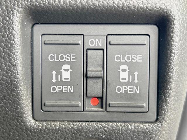 【両側パワースライドドア】スマートキーや運転席のスイッチで後席両側スライドドアの開閉が可能♪電動だから力を入れてドアを開ける必要が無く、小さなお子様でも簡単に開け閉めでき快適です♪