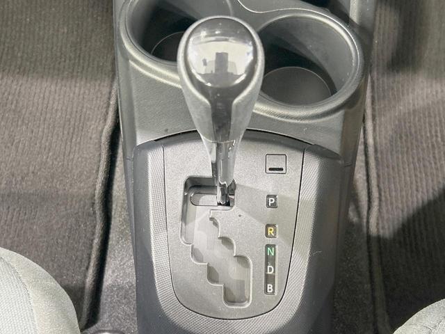 アクア Sスタイルブラック 純正ナビ バックカメラ 禁煙車 衝突軽減装置 車線逸脱警報 オートマチックハイビーム Bluetooth再生 ETC ドラレコ スマートキー オートライト/エアコン 横滑り防止装置 盗難防止システム(24枚目)