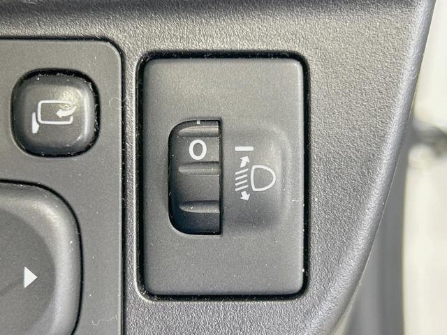 アクア Sスタイルブラック 純正ナビ バックカメラ 禁煙車 衝突軽減装置 車線逸脱警報 オートマチックハイビーム Bluetooth再生 ETC ドラレコ スマートキー オートライト/エアコン 横滑り防止装置 盗難防止システム(27枚目)