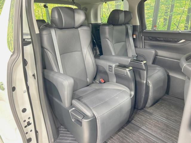 広々とした２列目シートは居住性が高く、居心地も快適！友達や家族とのお出かけにぴったりです。ベビーシートやチャイルドシート使用時も快適にお過ごしいただける十分な空間を確保しています。