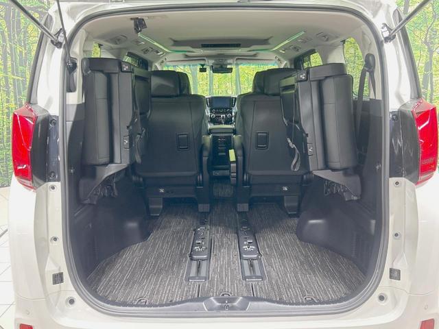 後席を格納すると、これだけの広さが！シーンに合わせたシートアレンジで、大きな荷物も積むことが出来ます♪