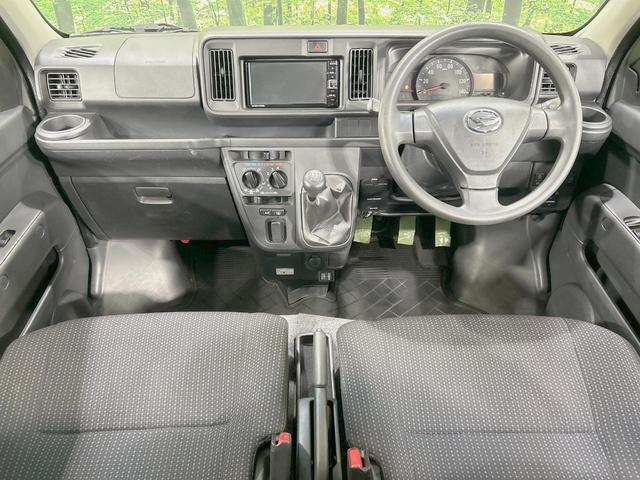 ハイゼットカーゴ クルーズＳＡＩＩＩ　純正ナビ　バックカメラ　禁煙車　５速ＭＴ　スマートアシスト　ＬＥＤヘッド　ドラレコ　Ｂｌｕｅｔｏｏｔｈ再生　フルセグ　アイドリングストップ　オートライト　盗難防止システム　横滑り防止装置（2枚目）