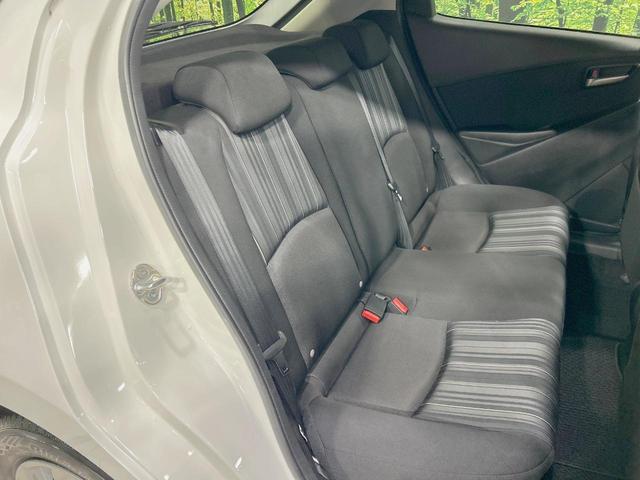 後部座席も気になるようなキズ・汚れやへたり等、大きなダメージはなく、良好な状態です。
