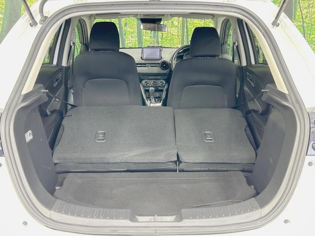普段のお買い物や通勤、送迎等に十分な荷室スペースを確保しております。セカンドシートを倒すと、大きな荷物の積載も可能です♪