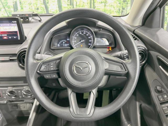 インテリアに合わせたデザインのステアリングは、運転される方のことも考え、運転しやすい形状、大きさです。是非一度、実際に触ってお確かめください。