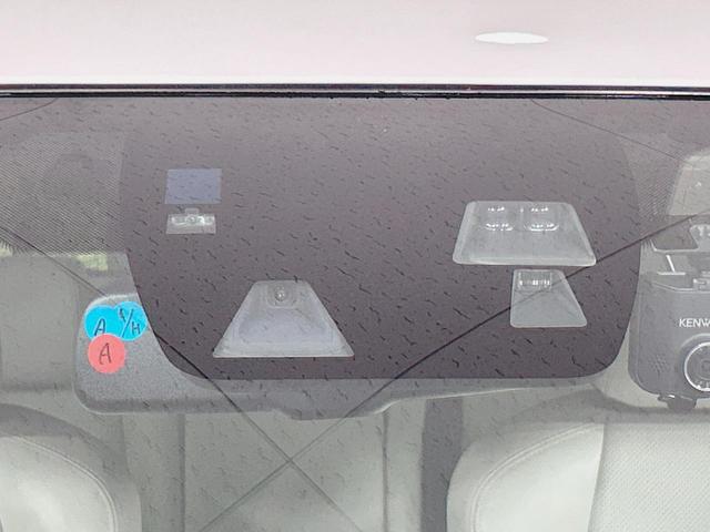 【スマートシティブレーキサポート】低速走行中に前方の車両等を認識し、衝突しそうな時は警報とブレーキで衝突回避と被害軽減をアシスト。より安全にドライブをお楽しみいただけます。