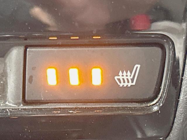 【シートヒーター】寒い日に重宝するシートヒーター！エアコンより早く温まってくれるので寒がりの人も安心ですね♪エアコンの温風は乾燥するから苦手、という方にもをおすすめです。