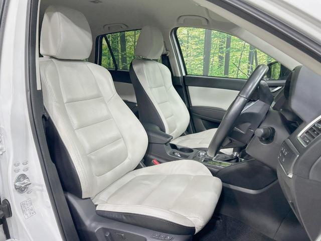 【本革シート】上質な本革を使用し、高級感あふれる本革シート。常に体に触れる部分だから、座り心地の良さにはこだわりたいですね♪汚れの付着や劣化を抑制する内装コーティング施工もおススメですよ♪