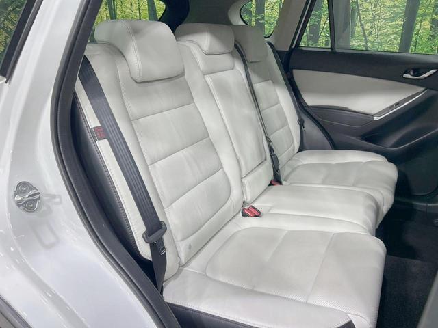 後部座席も気になるようなキズ・汚れやへたり等、大きなダメージはなく、良好な状態です。