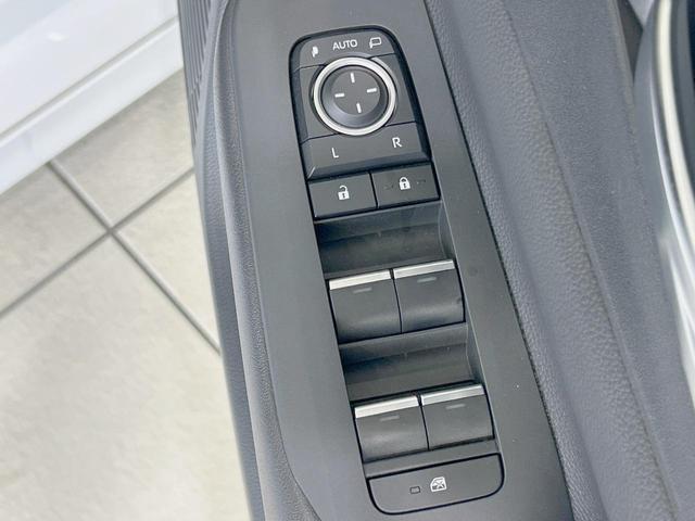 プリウス Ｚ　サンルーフ　モデリスタフルエアロ　純正１２．３型ナビ　全周囲カメラ　衝突被害軽減　レーダークルーズ　禁煙車　電動リアゲート　レザー調シート　シートエアコン　パワーシート　コーナーセンサー　ＬＥＤヘッド（42枚目）