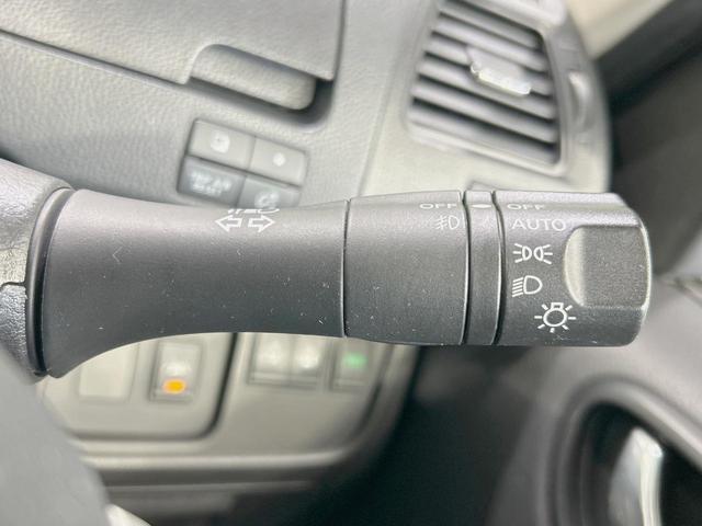 セレナ ライダー ブラックライン S-ハイブリッド 両側電動ドア 8型ナビ 後席モニター バックカメラ 衝突軽減 禁煙車 ドラレコ スマートキー HIDヘッド ETC クルコン 車線逸脱警報 オートエアコン Bluetooth CD DVD再生(29枚目)