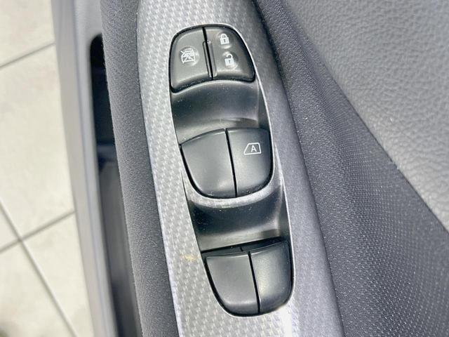 セレナ ライダー ブラックライン S-ハイブリッド 両側電動ドア 8型ナビ 後席モニター バックカメラ 衝突軽減 禁煙車 ドラレコ スマートキー HIDヘッド ETC クルコン 車線逸脱警報 オートエアコン Bluetooth CD DVD再生(37枚目)