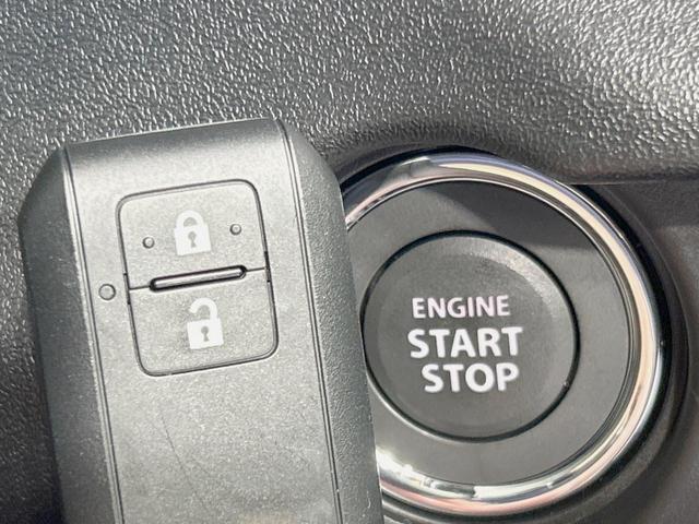 【キーレススタートシステム】カバンやポケットに入れたままでもドアの施錠・解錠が可能なスマートキーを装備。エンジンのオン・オフ時もカギを取り出す必要が無いからとっても便利です♪