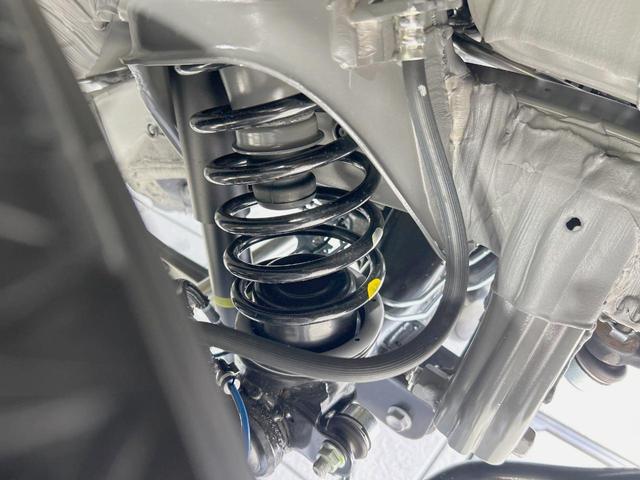 お車を安心してお乗りいただく為には、足回りの定期点検が欠かせません。サービスサポート（有償保証）では無料点検もご提供しており、安心のカーライフをお過ごしいただけるサポート体制が整っています。