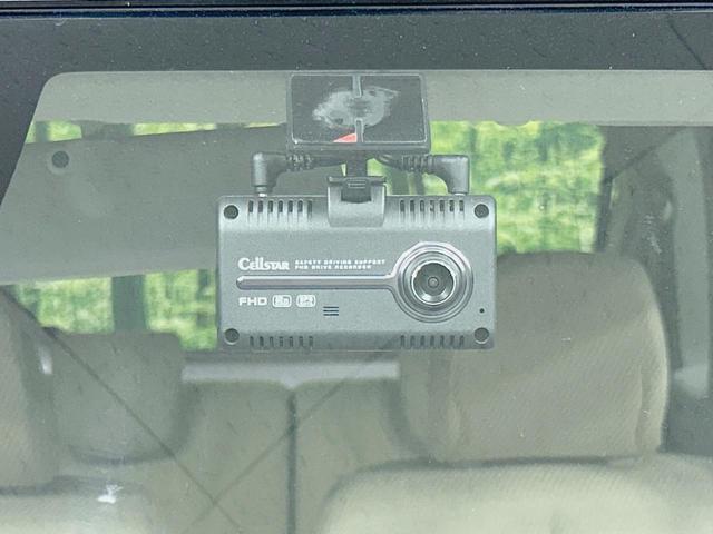 【ドライブレコーダー】安心・安全なカーライフに必須のドライブレコーダーを装備！走行中はもちろん、あおり運転や事故に遭遇した際の状況も映像で記録し、万一のリスクに備えます。