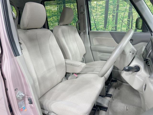 運転席まわりには十分なスペースがあり、大柄な方でもゆったり運転していただける環境です。