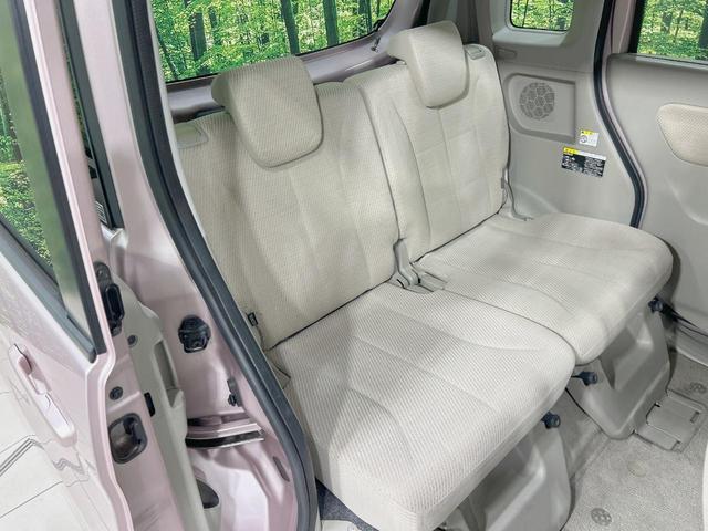 広々とした２列目シートは居住性が高く、居心地も快適！友達や家族とのお出かけにぴったりです。ベビーシートやチャイルドシート使用時も快適にお過ごしいただける十分な空間を確保しています。