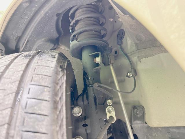 お車を安心してお乗りいただく為には、足回りの定期点検が欠かせません。サービスサポート（有償保証）では無料点検もご提供しており、安心のカーライフをお過ごしいただけるサポート体制が整っています。